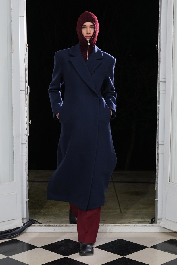 ميزون ربيع كيروز تعود إلى عروض الأزياء الراقية بعد غياب ثلاثة أعوام