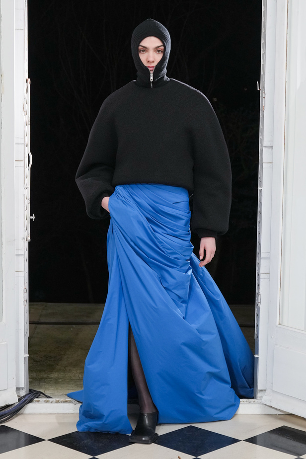 ميزون ربيع كيروز تعود إلى عروض الأزياء الراقية بعد غياب ثلاثة أعوام