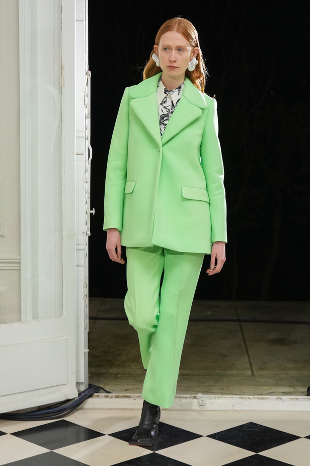 ميزون ربيع كيروز تعود إلى عروض الأزياء الراقية بعد غياب ثلاثة أعوام