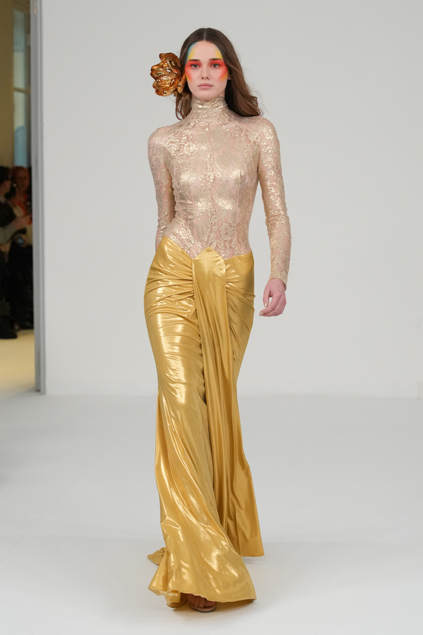 مجموعة Alexis Mabille للهوت كوتور.. صيحة الألوان والتفاصيل العصرية