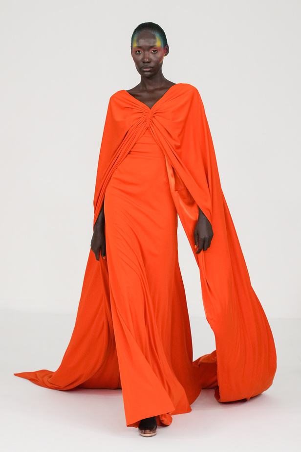 مجموعة Alexis Mabille للهوت كوتور.. صيحة الألوان والتفاصيل العصرية