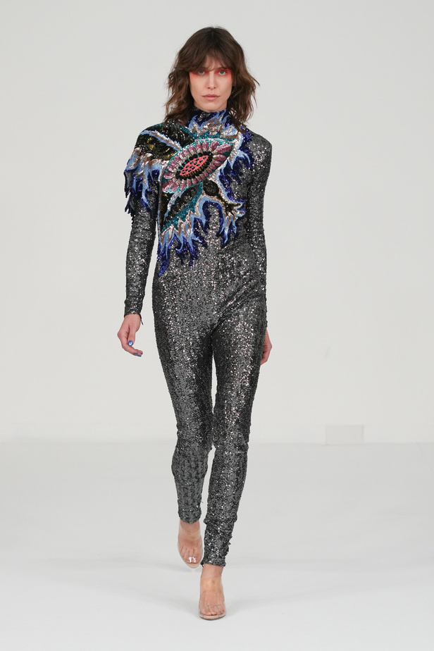 مجموعة Alexis Mabille للهوت كوتور.. صيحة الألوان والتفاصيل العصرية