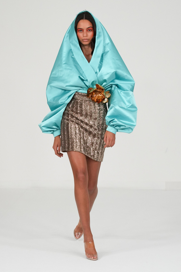 مجموعة Alexis Mabille للهوت كوتور.. صيحة الألوان والتفاصيل العصرية