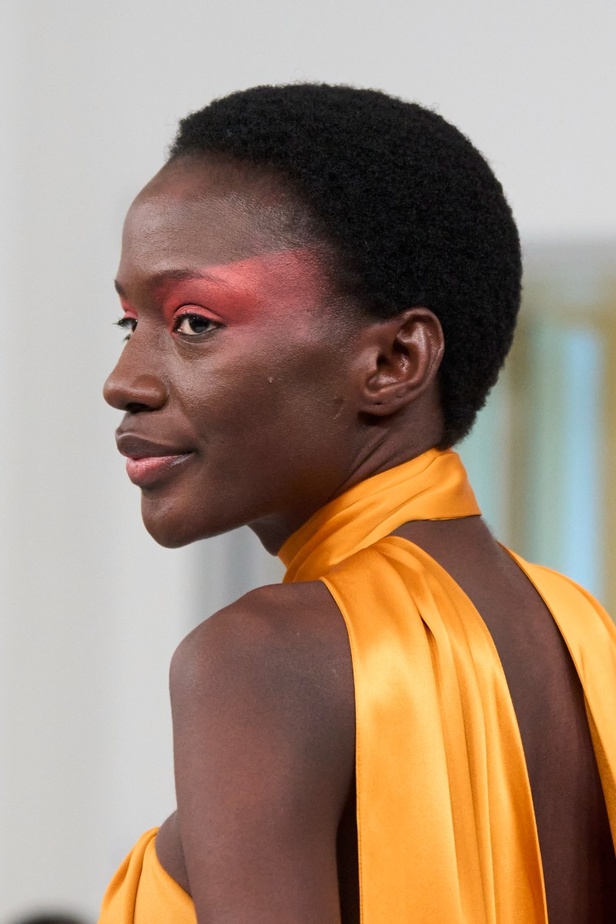 اطلالات جمالية من عرض مجموعة Alexis Mabille للهوت كوتور