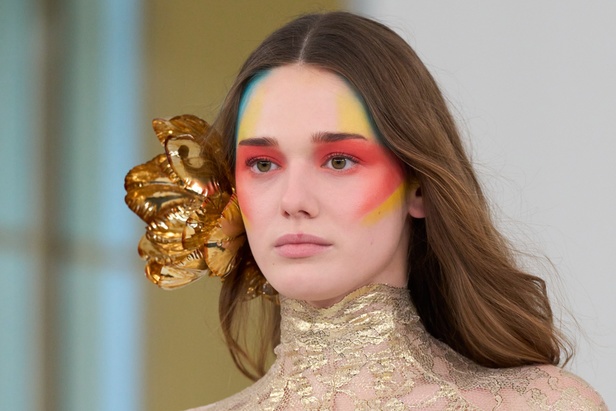 اطلالات جمالية من عرض مجموعة Alexis Mabille للهوت كوتور