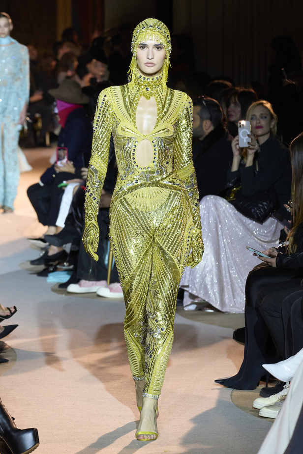 من عرض أزياء زهير مراد للهوت كوتور لربيع وصيف 2023