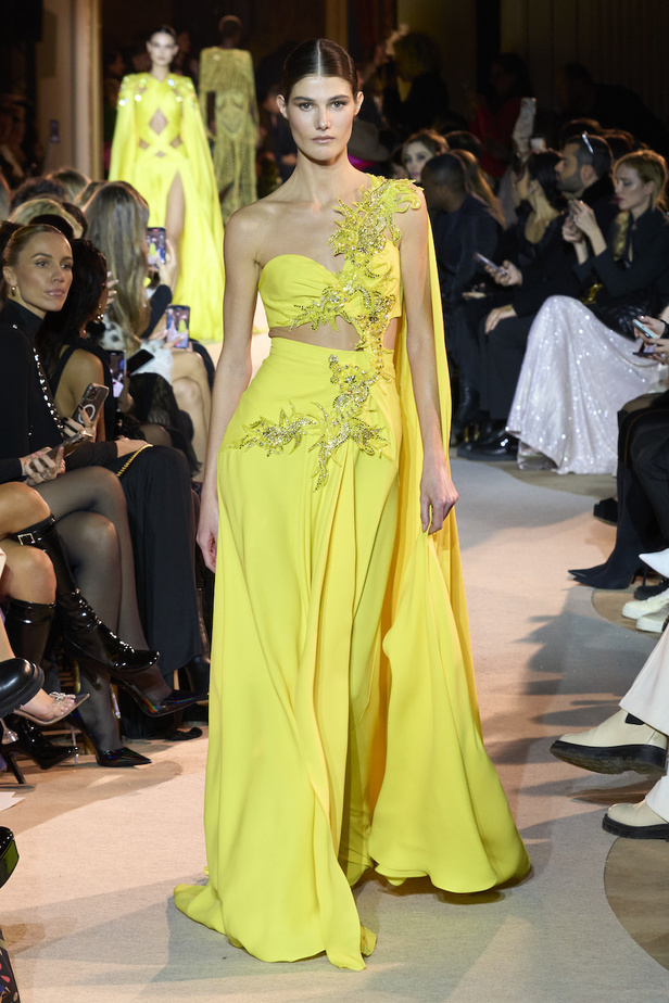 من عرض أزياء زهير مراد للهوت كوتور لربيع وصيف 2023