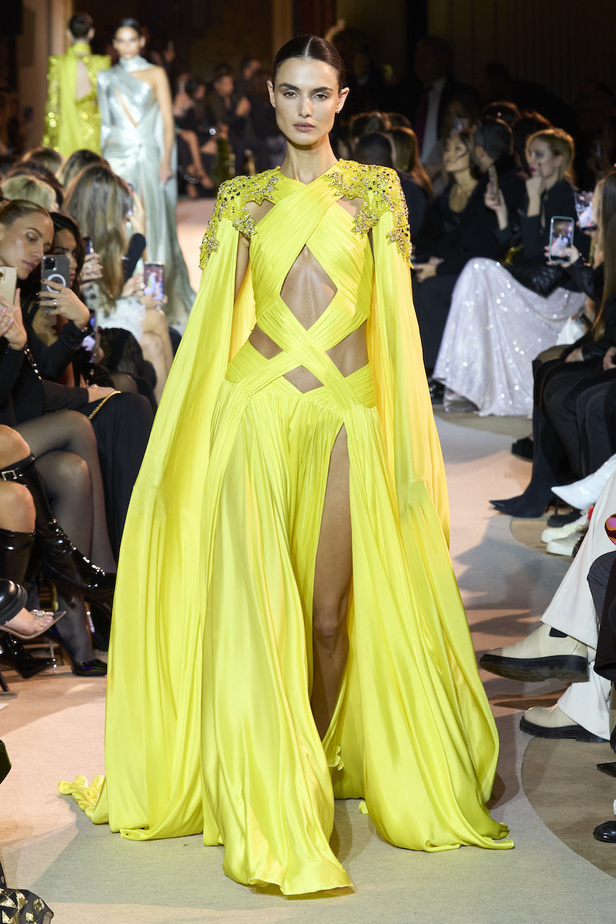 من عرض أزياء زهير مراد للهوت كوتور لربيع وصيف 2023