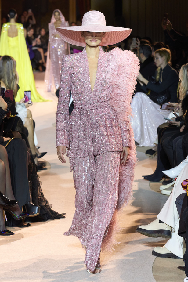 من عرض أزياء زهير مراد للهوت كوتور لربيع وصيف 2023