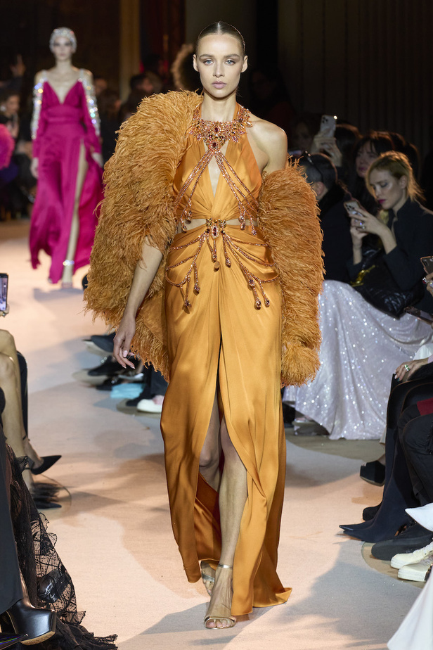 من عرض أزياء زهير مراد للهوت كوتور لربيع وصيف 2023