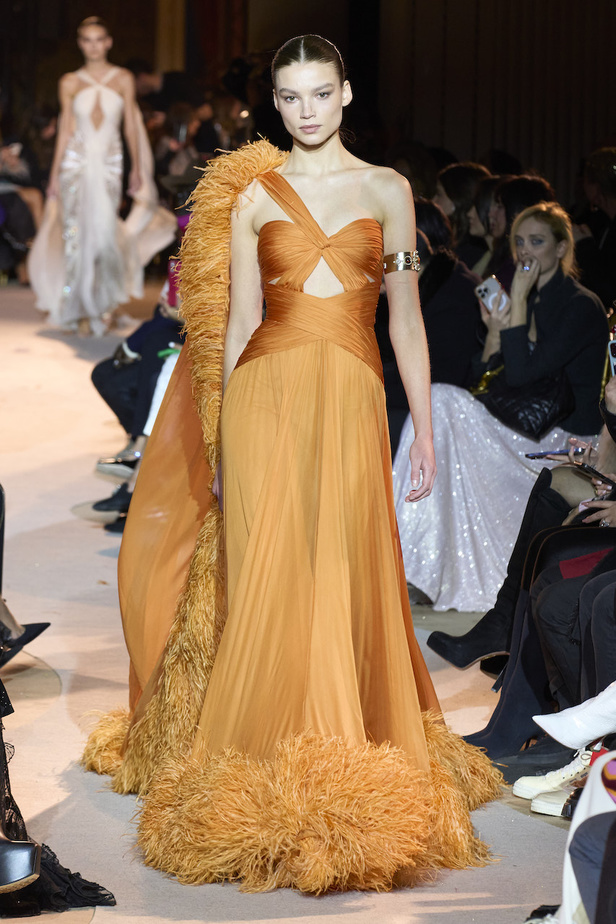 من عرض أزياء زهير مراد للهوت كوتور لربيع وصيف 2023