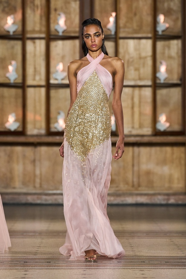 مجموعة رامي العلي للتصاميم الراقية: قصيدة تتغنّى بالمهارة الحرفية المثالية والتنفيذ الدقيق