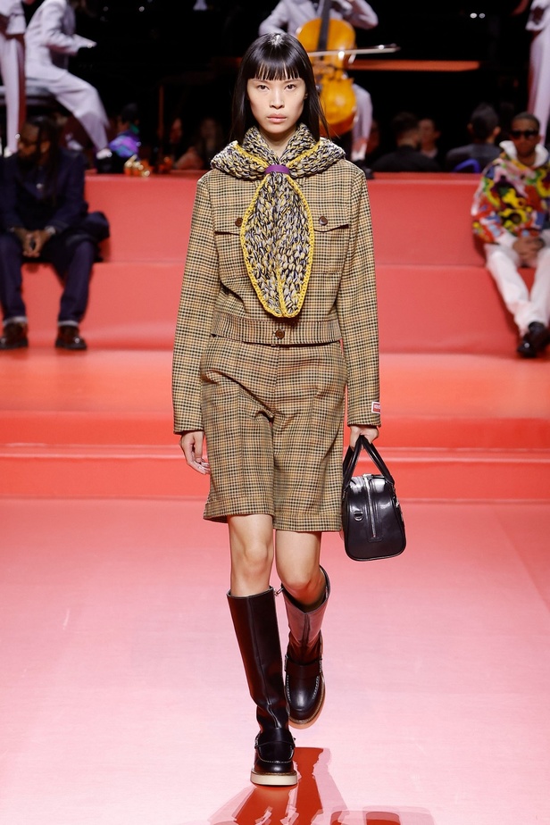 مجموعة KENZO لخريف وشتاء 2023 للنساء والرجال: مغامرة عبر الثقافات والعصور