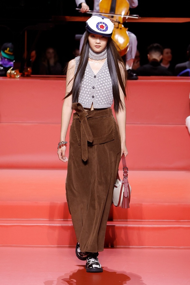 مجموعة KENZO لخريف وشتاء 2023 للنساء والرجال: مغامرة عبر الثقافات والعصور