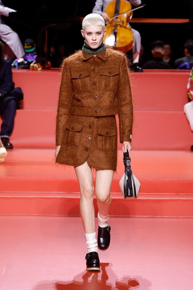 مجموعة KENZO لخريف وشتاء 2023 للنساء والرجال: مغامرة عبر الثقافات والعصور