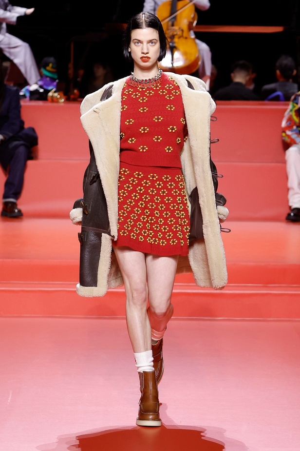 مجموعة KENZO لخريف وشتاء 2023 للنساء والرجال: مغامرة عبر الثقافات والعصور