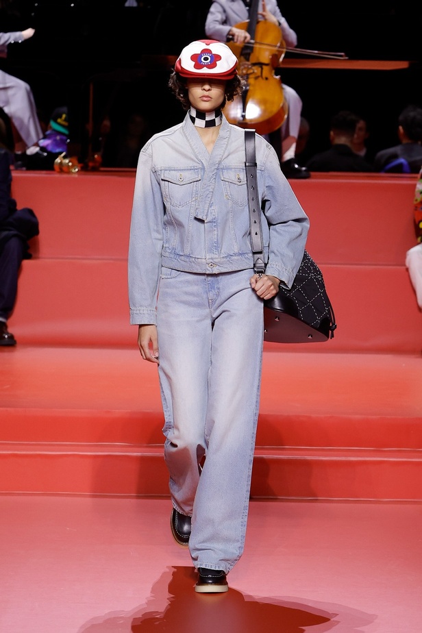 مجموعة KENZO لخريف وشتاء 2023 للنساء والرجال: مغامرة عبر الثقافات والعصور