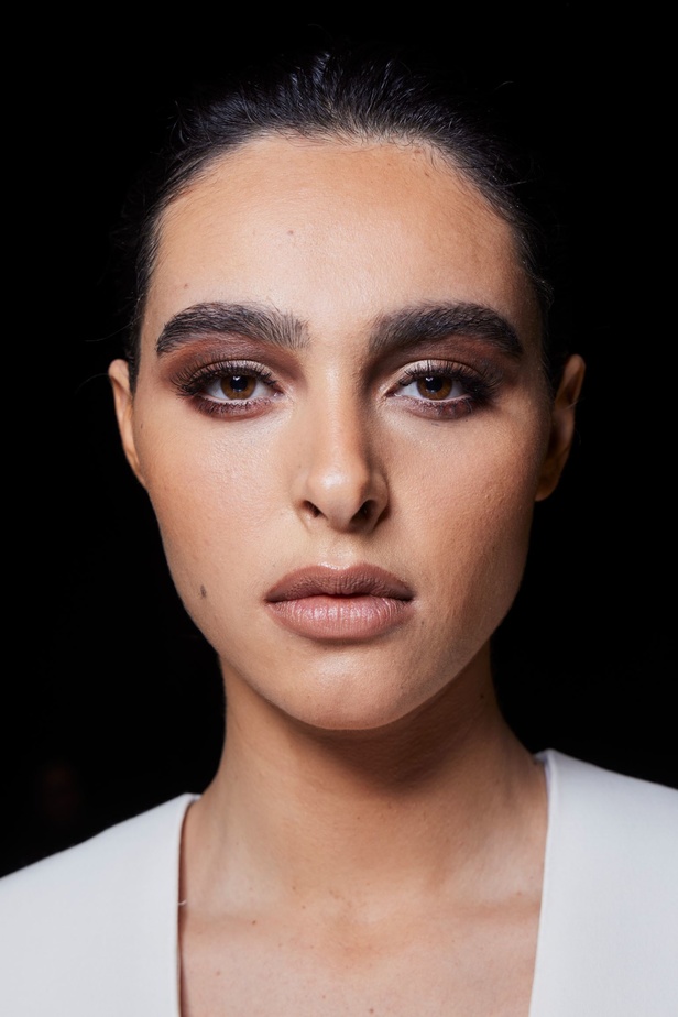 اطلالات جمالية من عرض ستيفان رولاند في مجموعته الكوتور لربيع وصيف 2023 