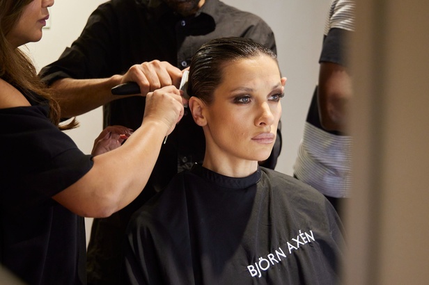 اطلالات جمالية من عرض ستيفان رولاند في مجموعته الكوتور لربيع وصيف 2023 