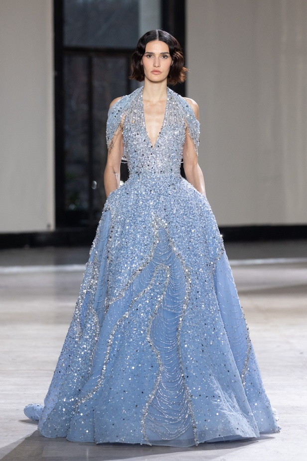 رحلة "STARDUST"... مجموعة أزياء طوني ورد الراقية لربيع وصيف 2023