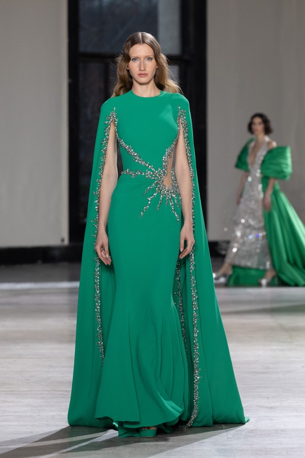 رحلة "STARDUST"... مجموعة أزياء طوني ورد الراقية لربيع وصيف 2023