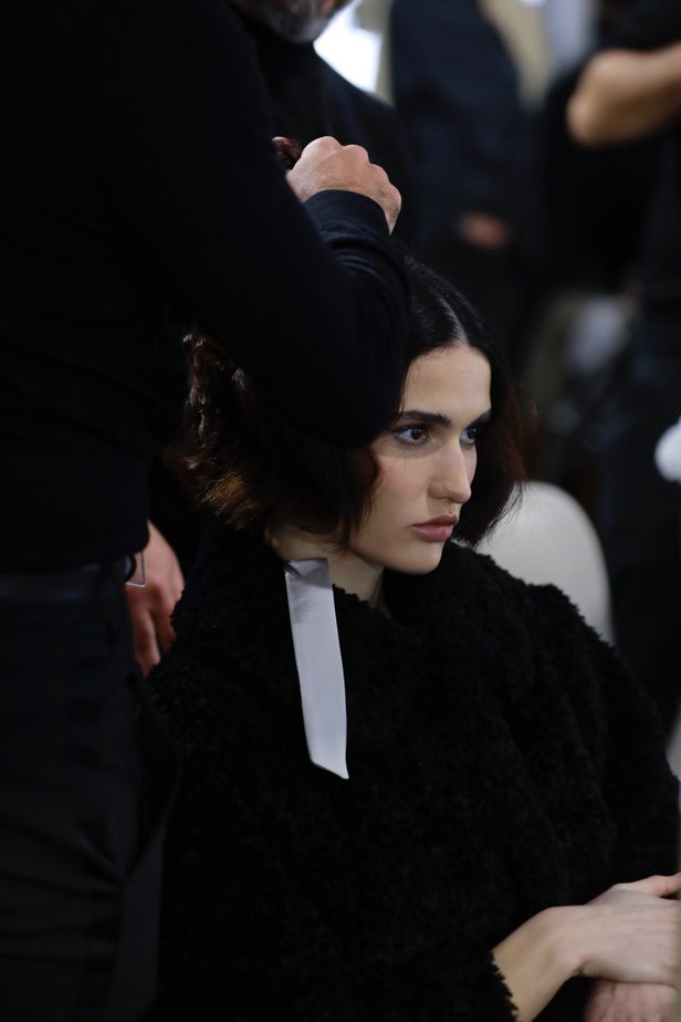 رحلة "STARDUST"... مجموعة أزياء طوني ورد الراقية لربيع وصيف 2023