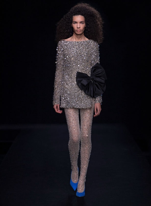 مجموعة Valentino لربيع وصيف 2023 أفكار جريئة وإعادة تعريف للأزياء الراقية