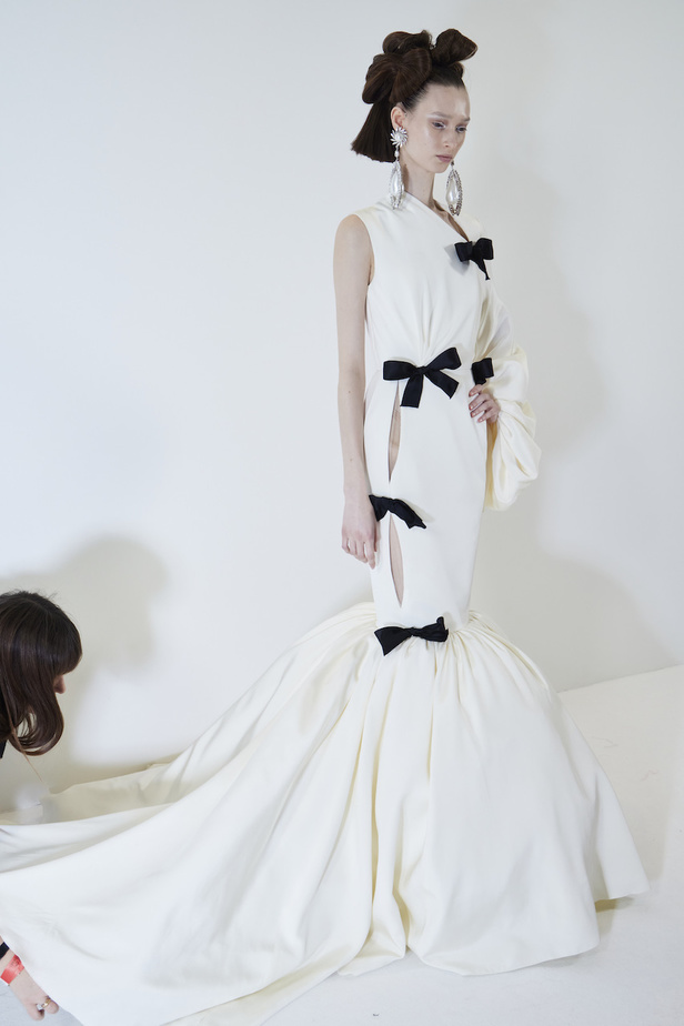 مجموعة جيامباتيستا فالي للهوت كوتور لربيع وصيف 2023