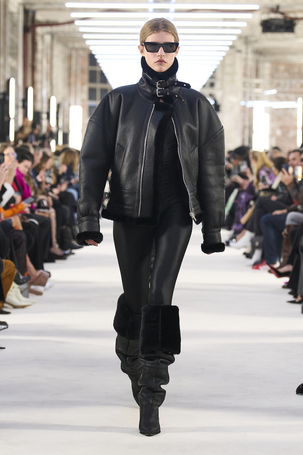 من عرض الكسندر فوتييه للهوت كوتو لربيع وصيف 2023