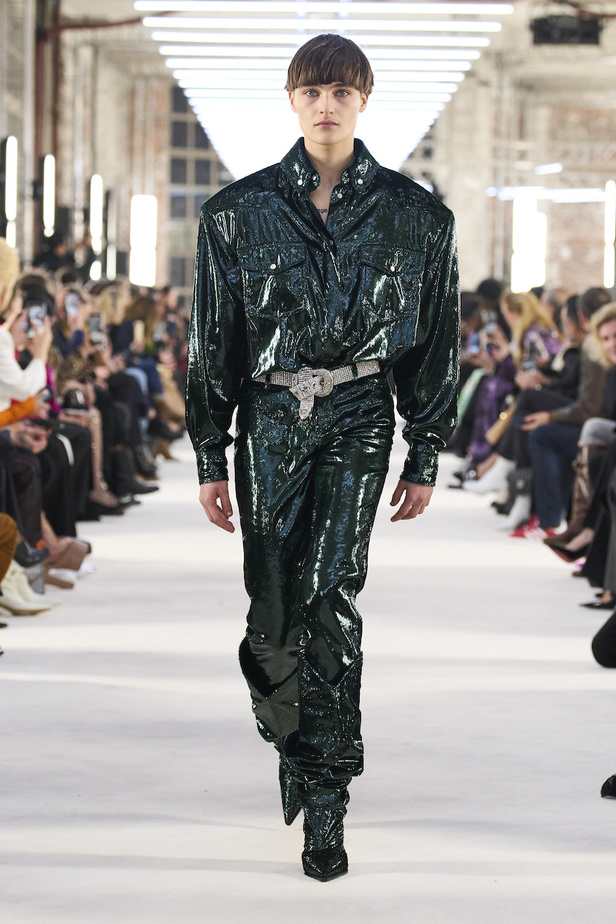 من عرض الكسندر فوتييه للهوت كوتو لربيع وصيف 2023