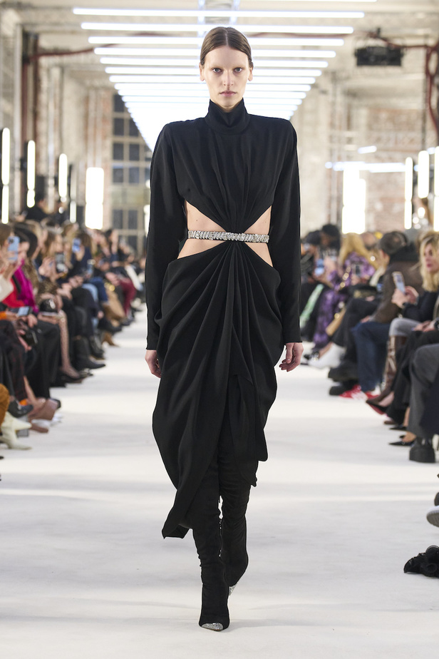 من عرض الكسندر فوتييه للهوت كوتو لربيع وصيف 2023