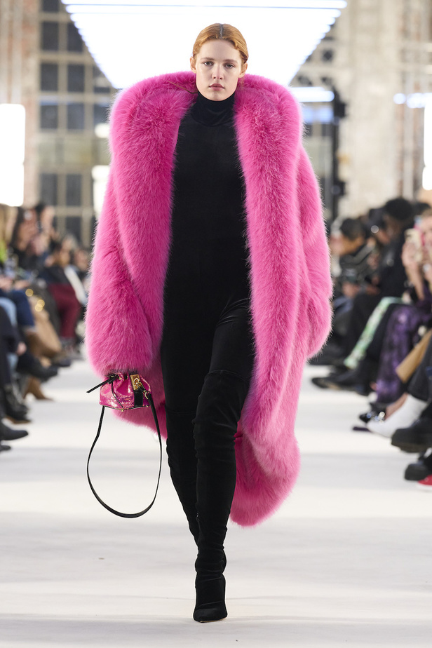 من عرض الكسندر فوتييه للهوت كوتو لربيع وصيف 2023