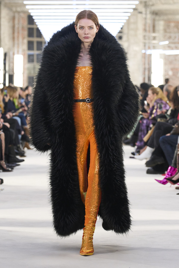 من عرض الكسندر فوتييه للهوت كوتو لربيع وصيف 2023