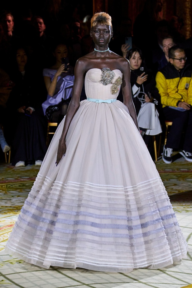 إحساس السنوات الأخيرة ينعكس على مجموعة Viktor&Rolf 