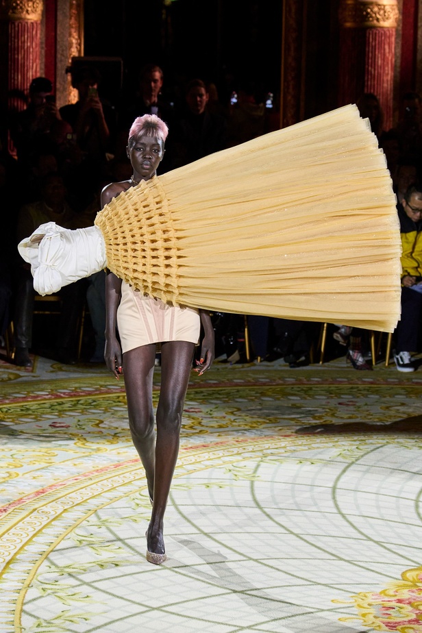 إحساس السنوات الأخيرة ينعكس على مجموعة Viktor&Rolf 