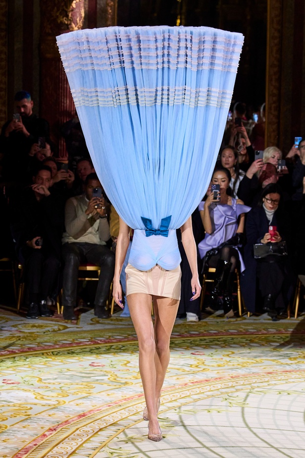 إحساس السنوات الأخيرة ينعكس على مجموعة Viktor&Rolf 