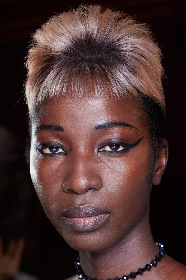 إحساس السنوات الأخيرة ينعكس على مجموعة Viktor&Rolf 