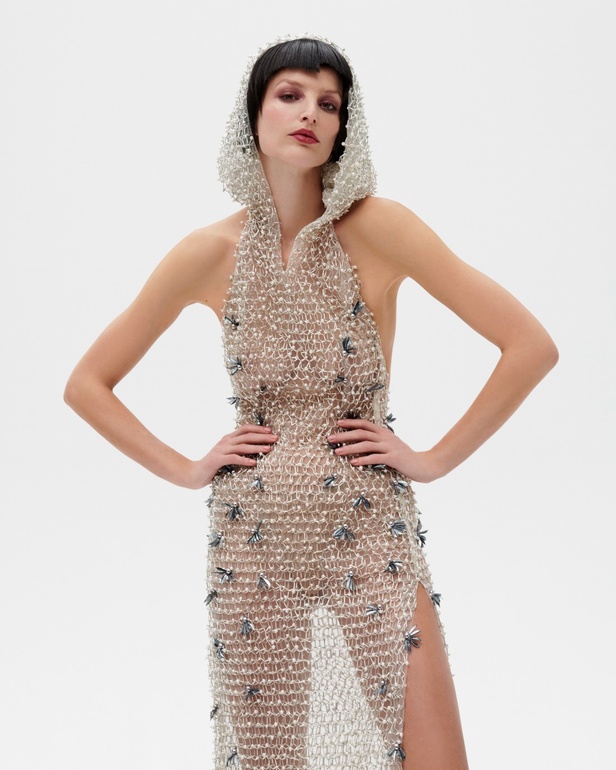 امرأة Azzi & Osta جاهزة لحفل أوبرا ضخم في المريخ... تقنيات جديدة وتصاميم هندسية مميّزة