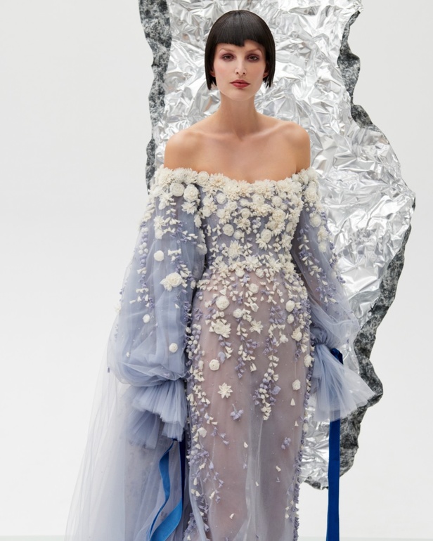 امرأة Azzi & Osta جاهزة لحفل أوبرا ضخم في المريخ... تقنيات جديدة وتصاميم هندسية مميّزة