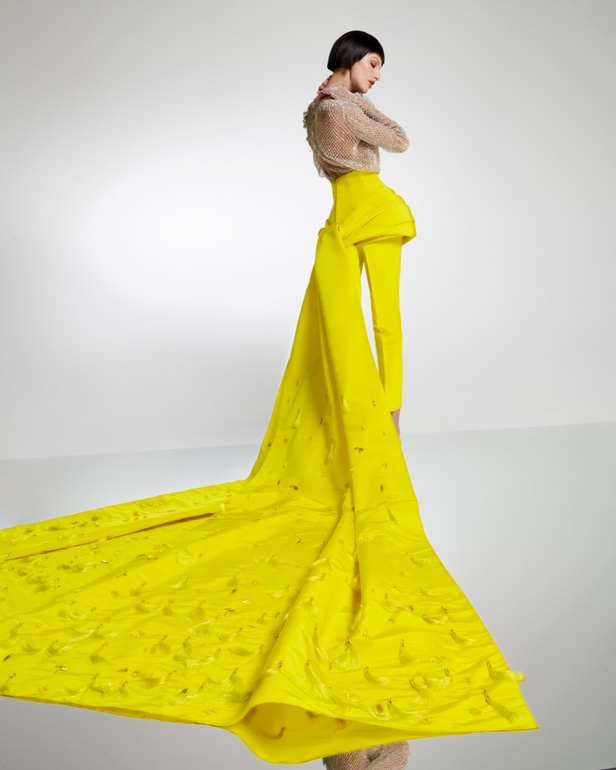 امرأة Azzi & Osta جاهزة لحفل أوبرا ضخم في المريخ... تقنيات جديدة وتصاميم هندسية مميّزة