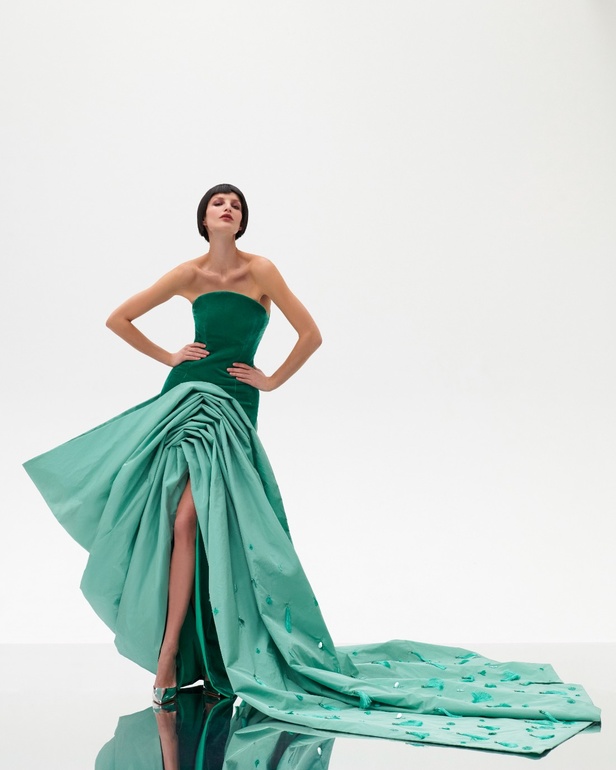 امرأة Azzi & Osta جاهزة لحفل أوبرا ضخم في المريخ... تقنيات جديدة وتصاميم هندسية مميّزة