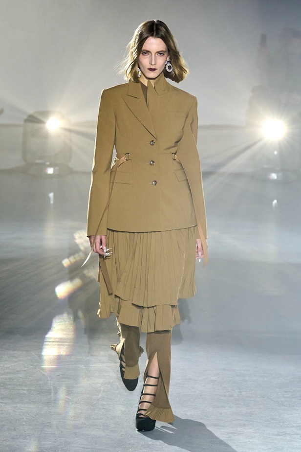 مجموعة Adeam لخريف وشتاء 2023-2024.