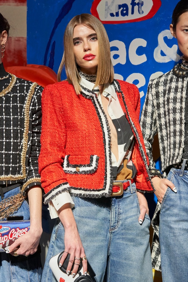 مجموعة دار Alice + Olivia by Stacey Bendet لخريف وشتاء 2023 - 2024