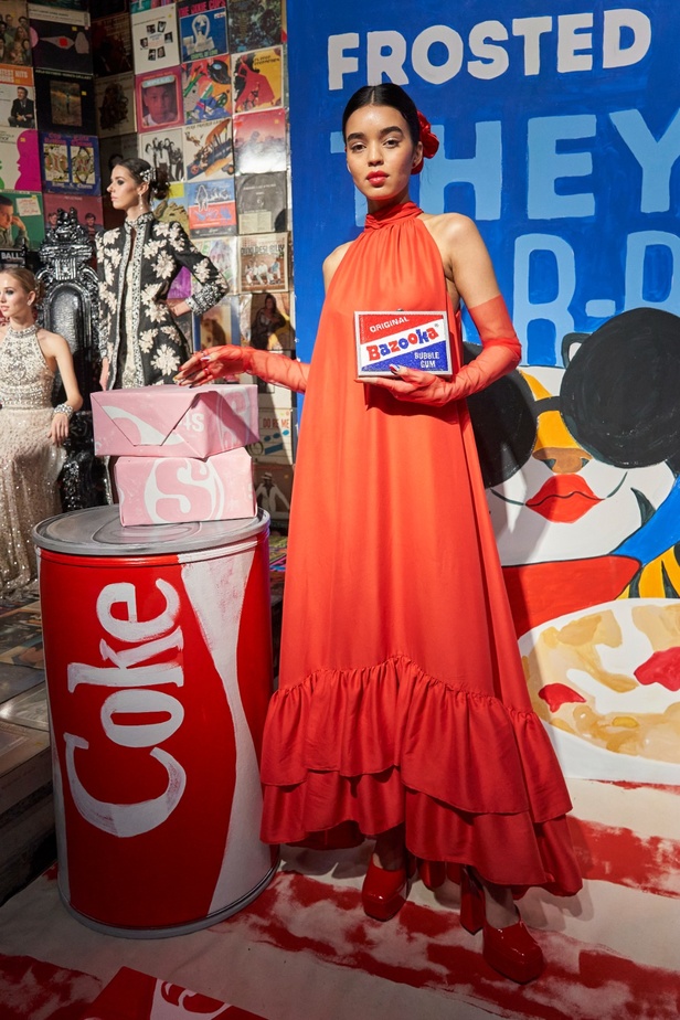 مجموعة دار Alice + Olivia by Stacey Bendet لخريف وشتاء 2023 - 2024