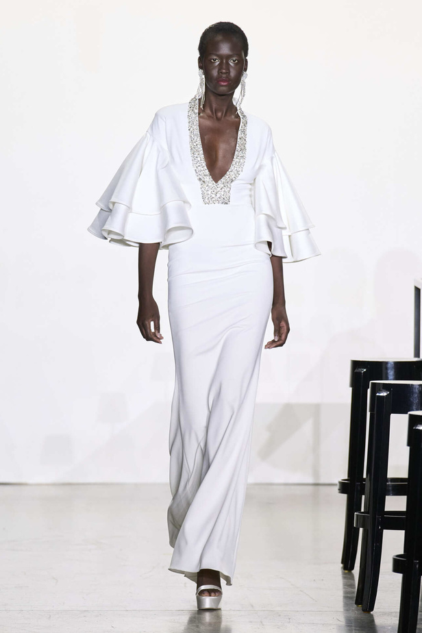 مجموعة Badgley Mischka لخريف وشتاء 2024 في نيويورك.