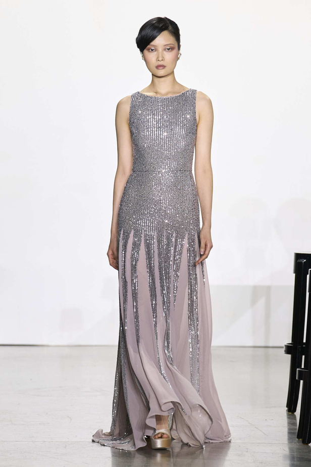 مجموعة Badgley Mischka لخريف وشتاء 2024 في نيويورك.