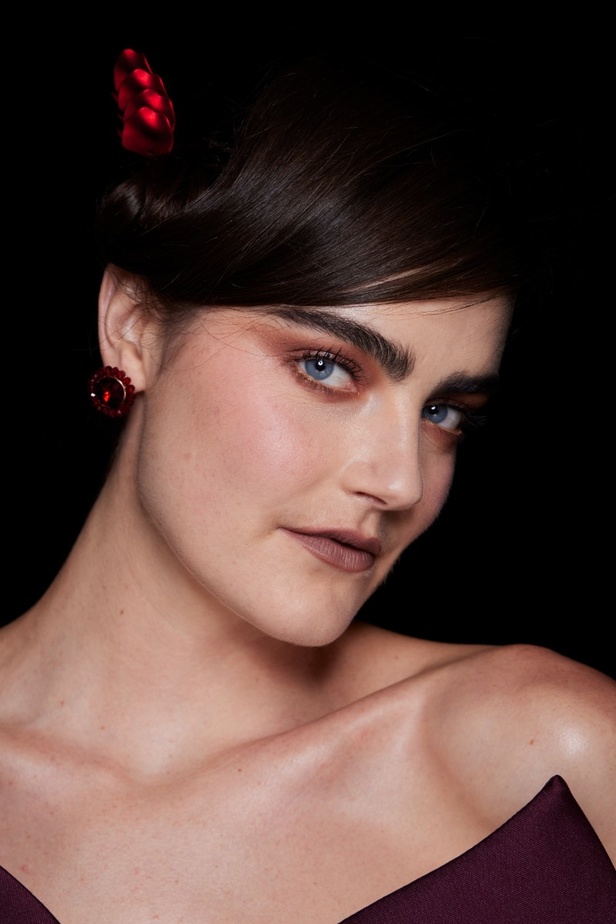 اطلالات جمالية من مجموعة Badgley Mischka لخريف وشتاء 2024