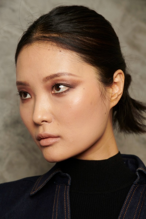 اطلالات جمالية من مجموعة Veronica Beard لخريف وشتاء 2023- 2024