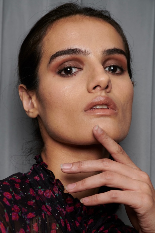 اطلالات جمالية من مجموعة Veronica Beard لخريف وشتاء 2023- 2024