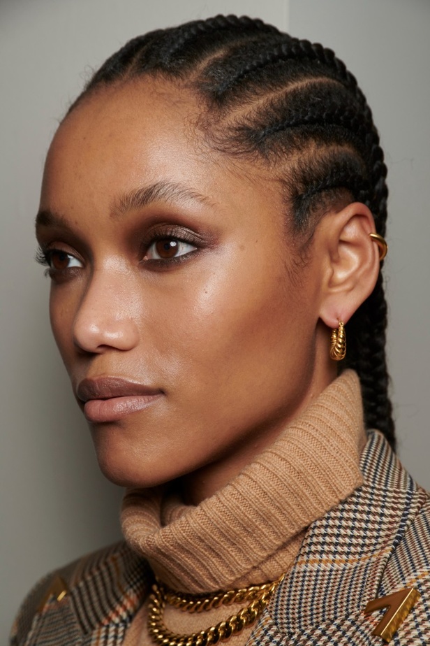 اطلالات جمالية من مجموعة Veronica Beard لخريف وشتاء 2023- 2024